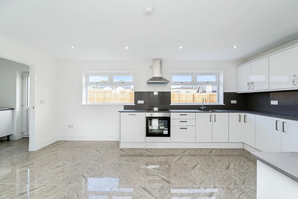 Kitchen/Dining Area
