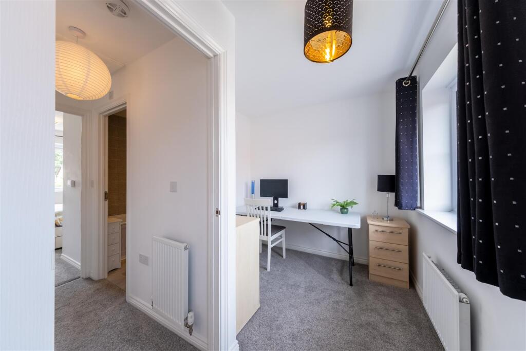 8 St James Court-016.jpg