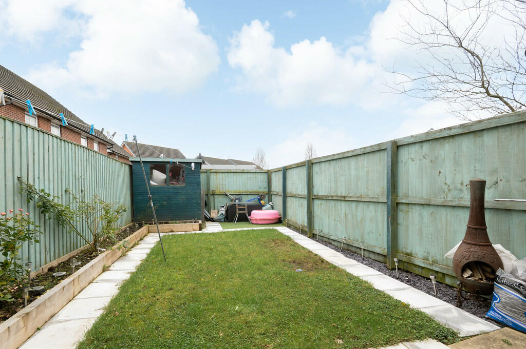 8 Rose Whittle Av...