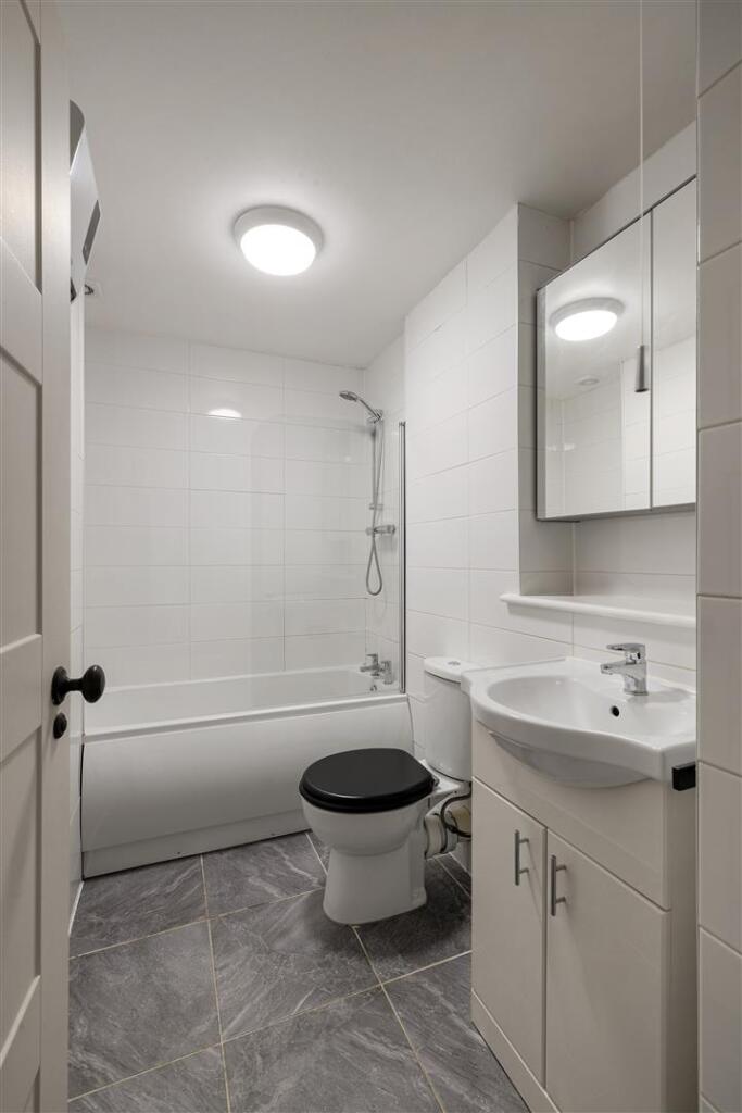 Chamberlain Place, E17