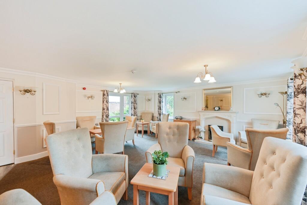 COMMUNAL LOUNGE