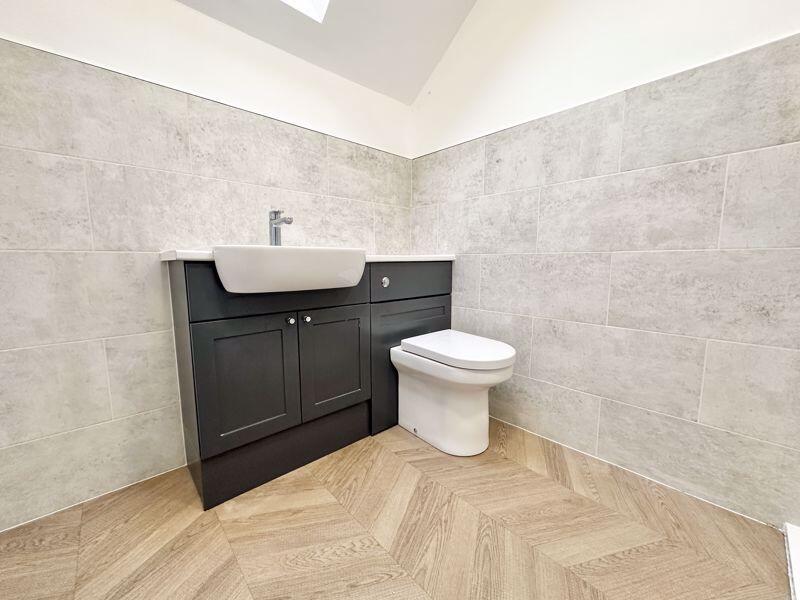 Flat 3 shower room photo 2