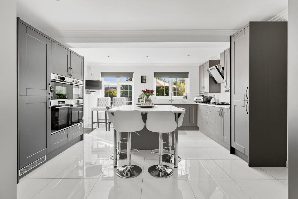Kitchen / Breaskfast Room