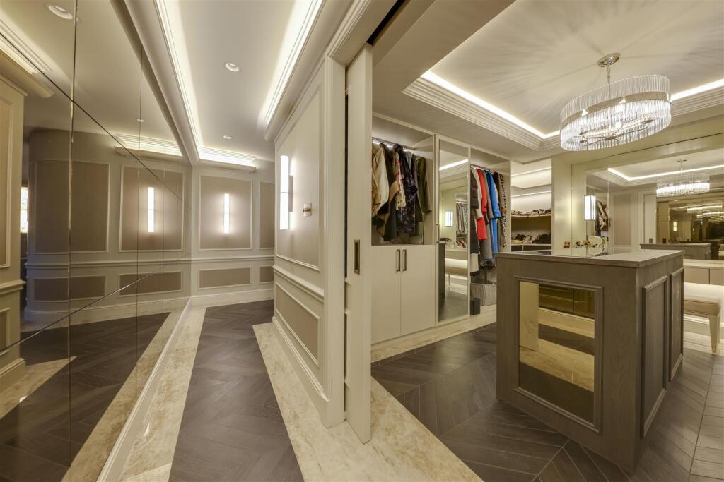Master Suite Dressing Area 1