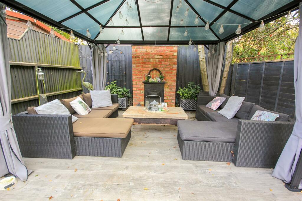 Garden Lounge.jpg