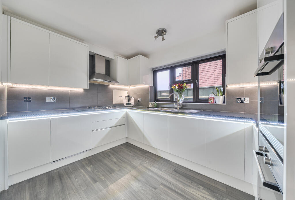 1364362-8-68ee81d...