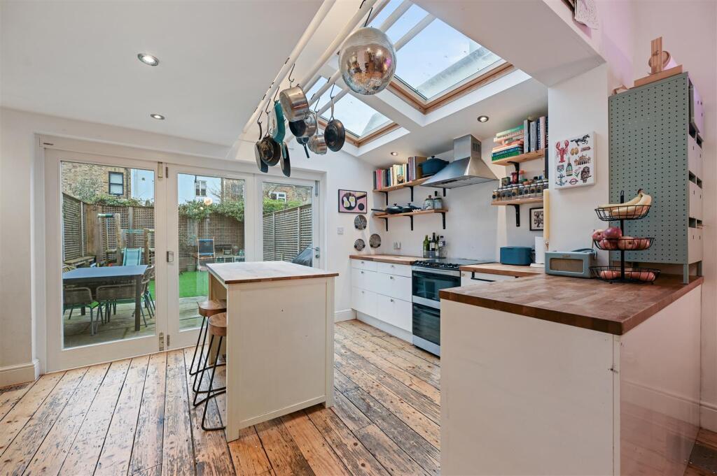 Cobbold Road - Kitchen1 (1).JPG