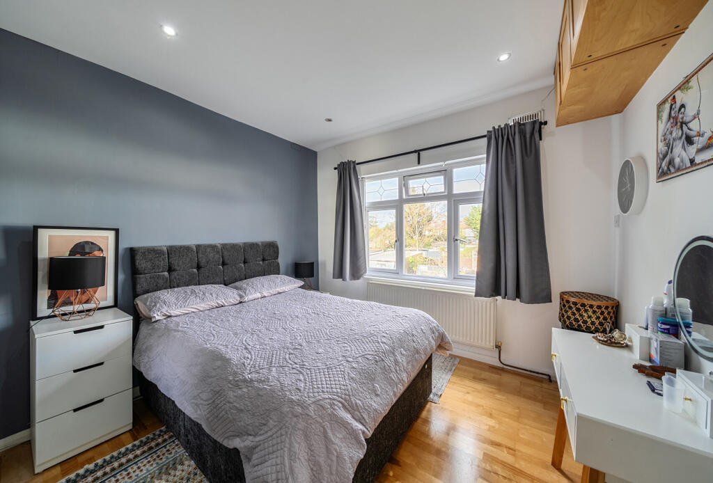 1376244-4-690b29d...