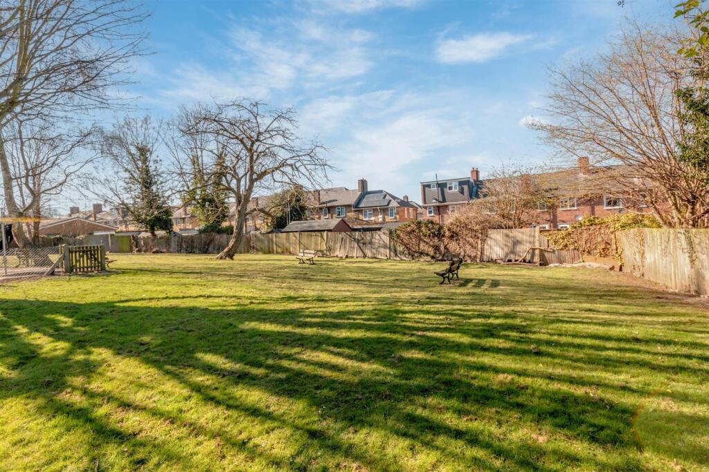 Laurel House