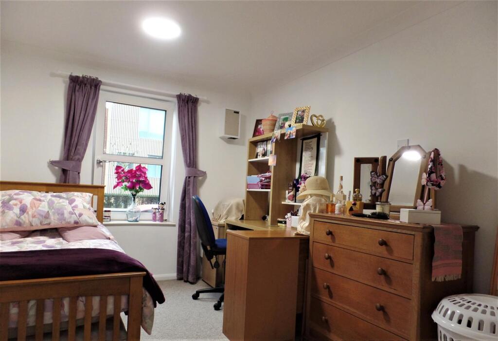 bedroom alt.jpg