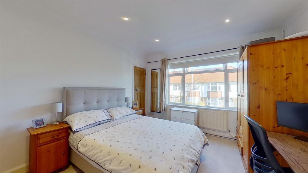 Godley-Road-Earlsfield-SW18-12172020_222551.jpg