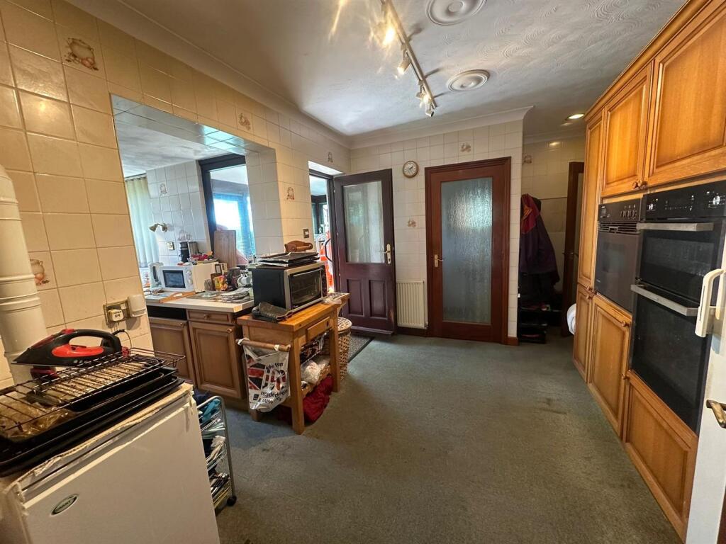 Kitchen/Dining Area