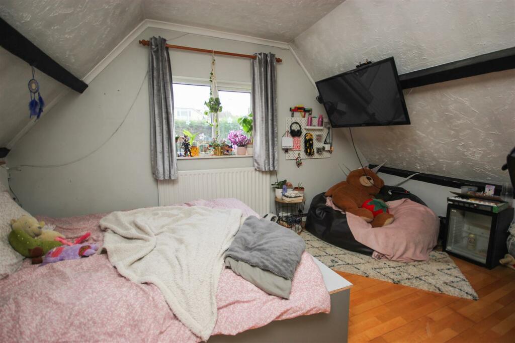 bed 3..jpg
