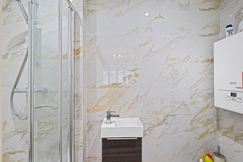 Reception room 2 En-suite