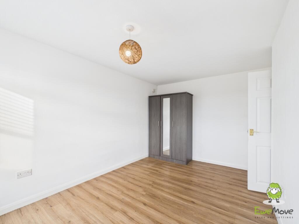 EweMove Estate Agents Basingstoke - Sylvia Close -