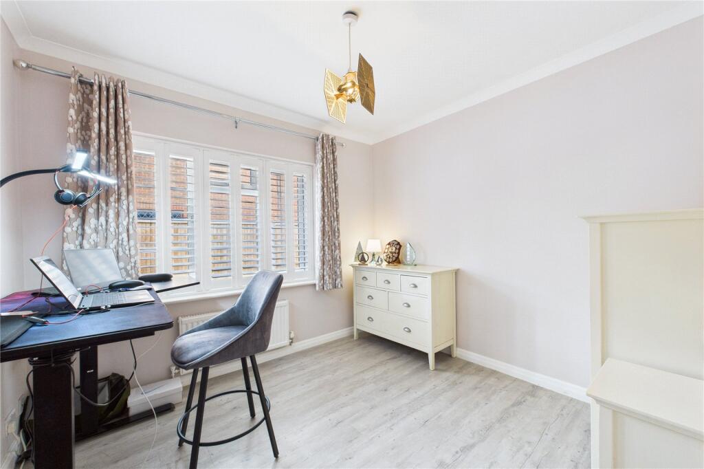 Bedroom 5 / Office