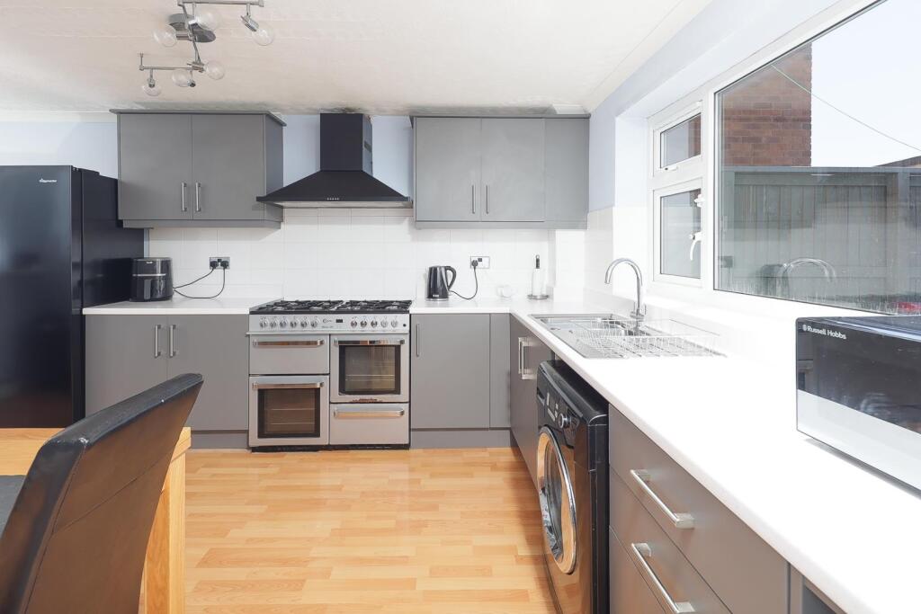 96a George Rd kitchen-2.jpg