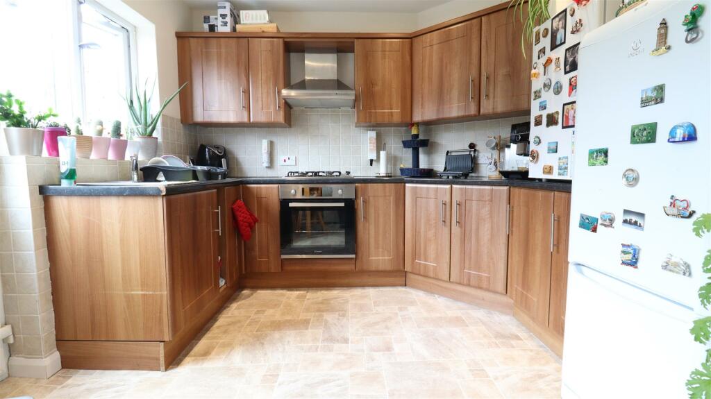 Kitchen 1 .jpg