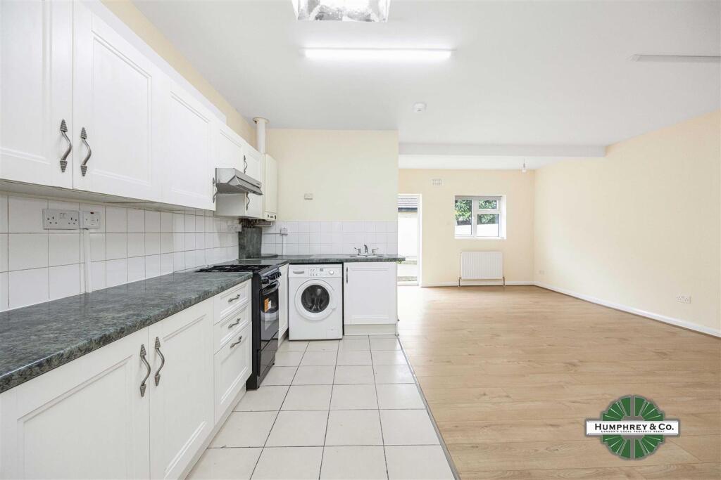 93    Grove Green Road -004.jpg
