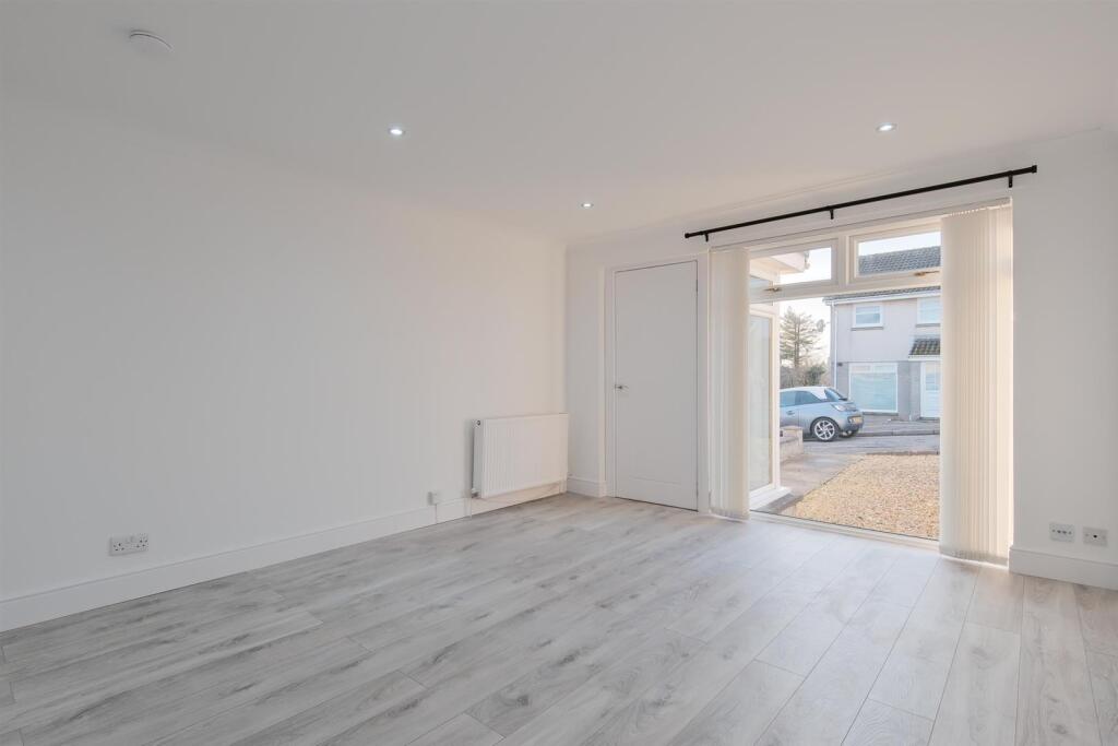 020-88 Currieside Avenue , Shotts , ML7 5RN.jpg