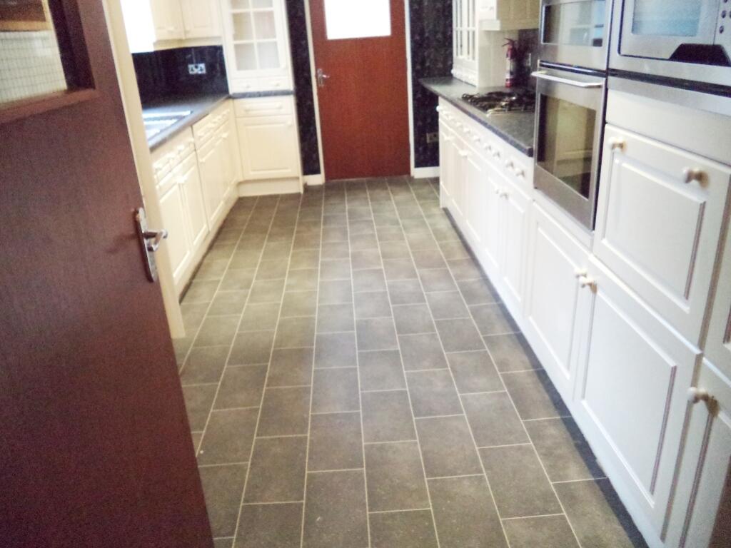 102 Manor House Road01