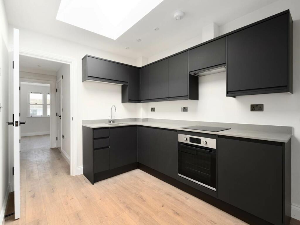 Kitchen (F12)