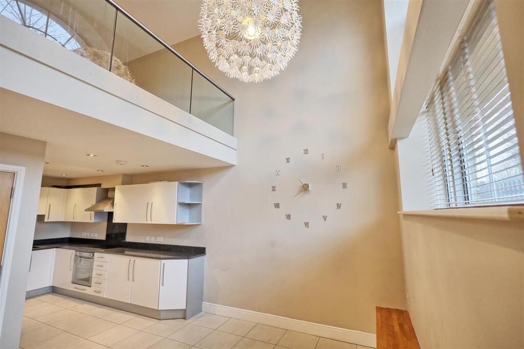 LUXURY FITTED KITCHEN