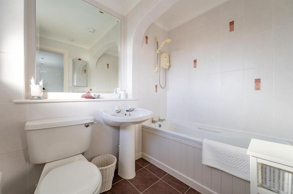 En-Suite Bathroom/WC