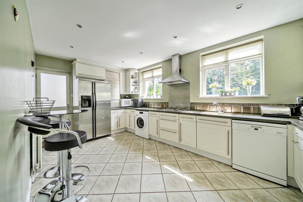 Kitchen.JPG