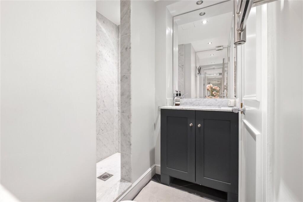 Family Shower Room