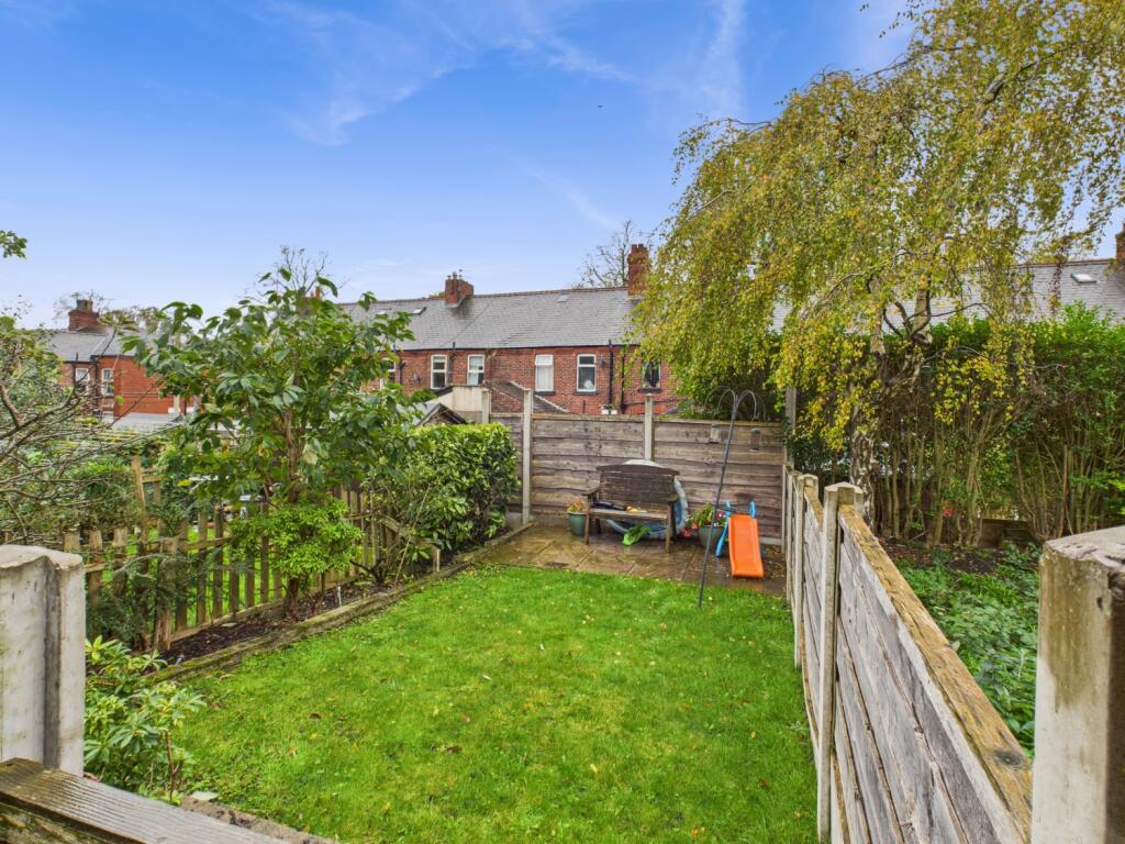 CAM03729G0-PR0165-STILL033