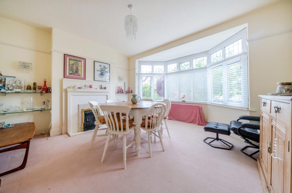 1300598-11-6835bab844f71