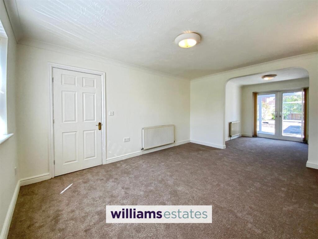 lounge &amp; dining room