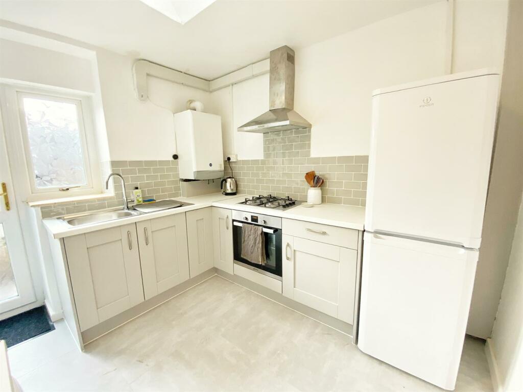 Kitchen 4.JPG