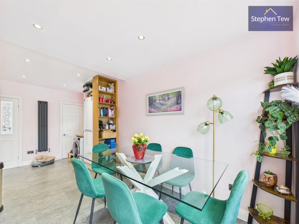 Kitchen/ Dining Room