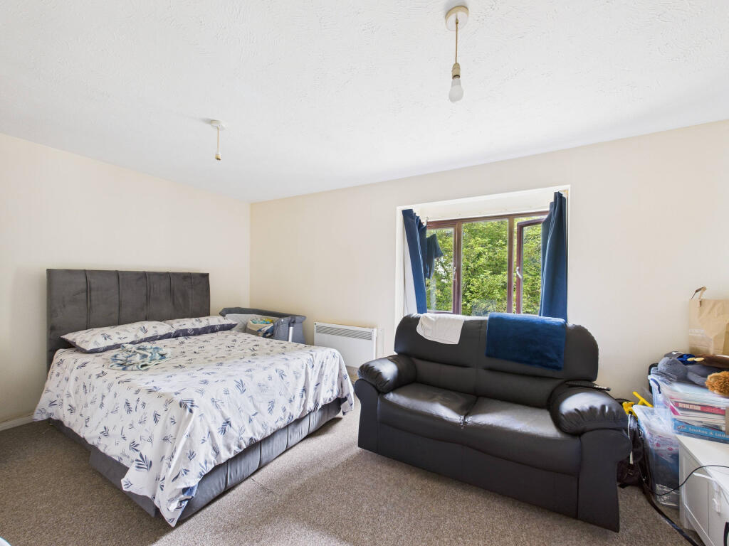 CAM01354G0-PR0581-STILL003