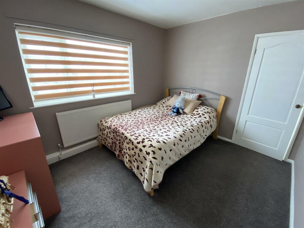 Bedroom no.2 rear double: