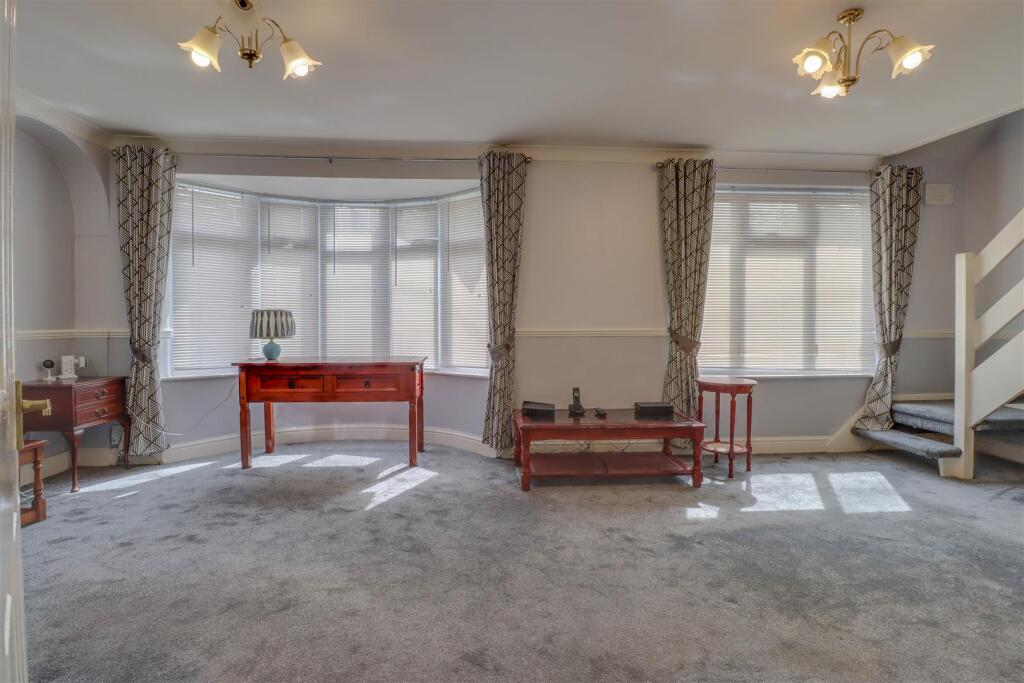 3 ELIZABETH DRIVE WICKFORD-3.jpg