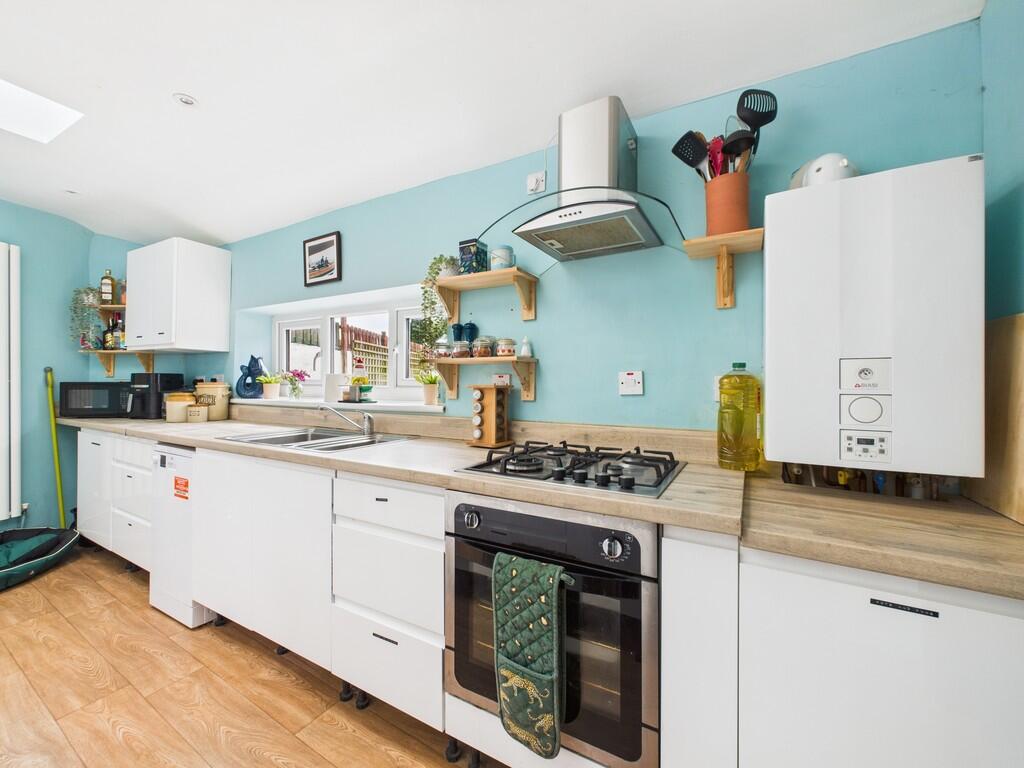 CAM03974G0-PR0199...