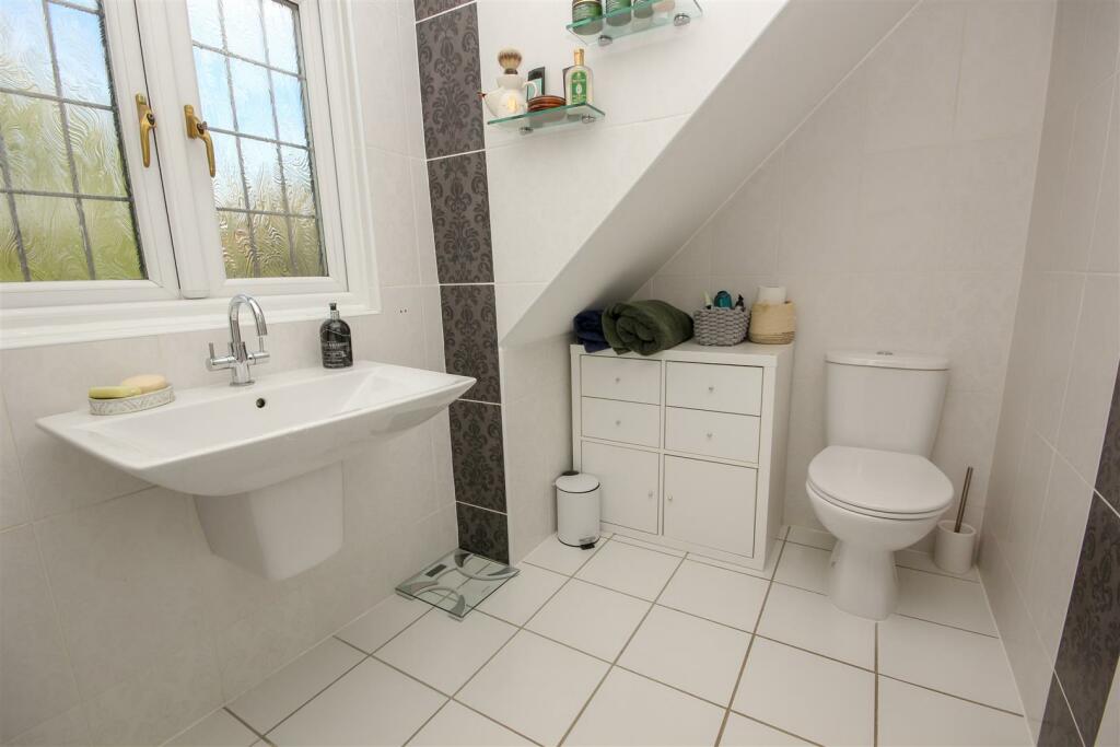 Ensuite1.jpg