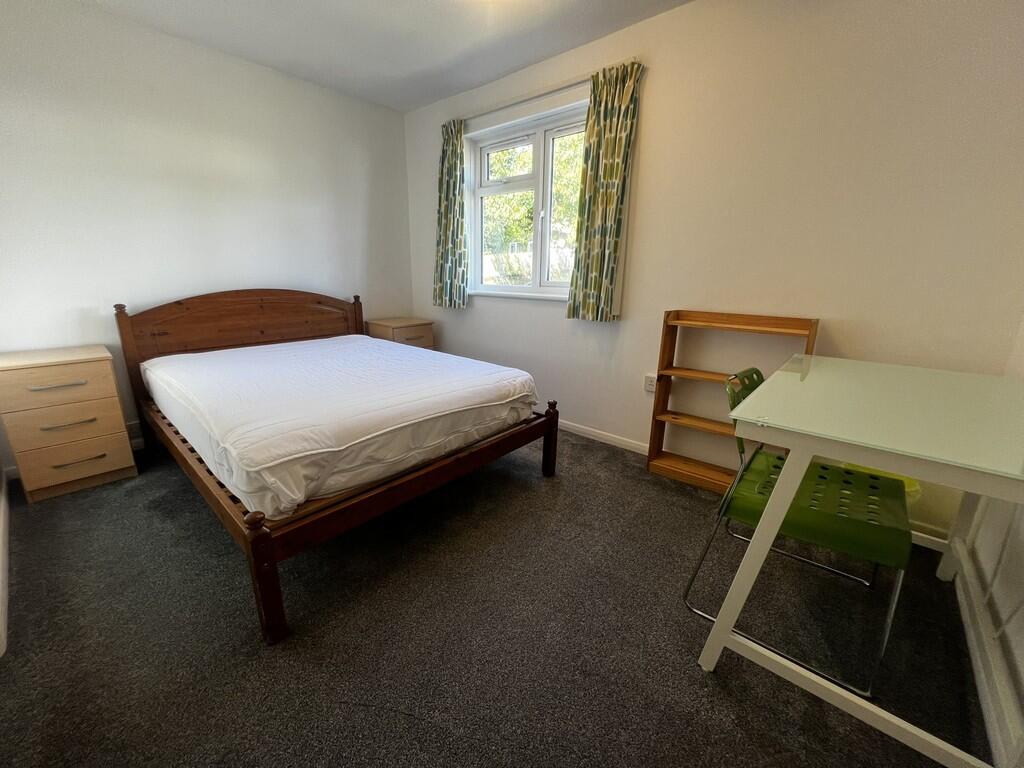 224b5b2e-Bedroom ...