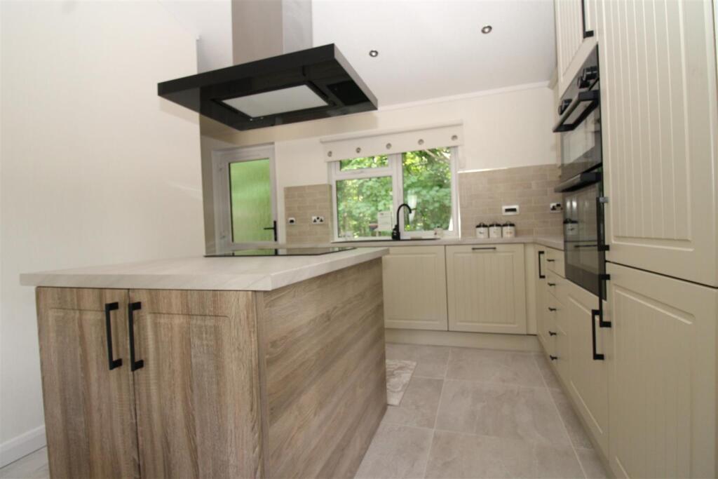 kitchen 2.JPG