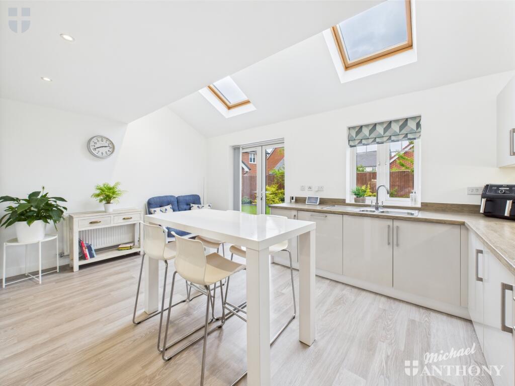 CAM03852G0-PR0297-STILL020