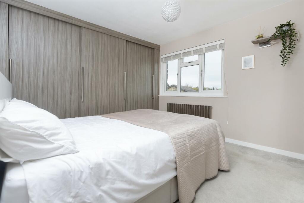 Bramleys Estate Agents - Maple Grove (35).jpg