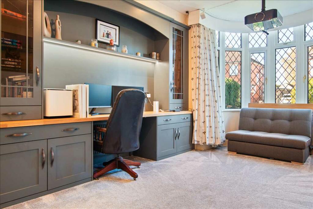 LOUNGE/STUDY