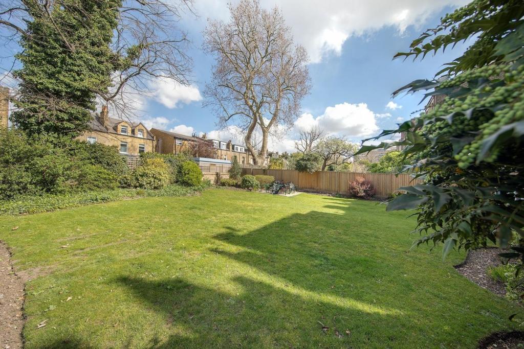 Communal Gardens.jpg