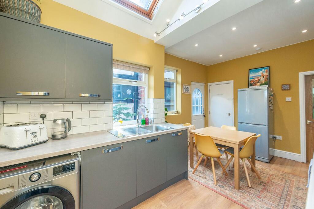 KITCHEN/DINER AND LOUNGE