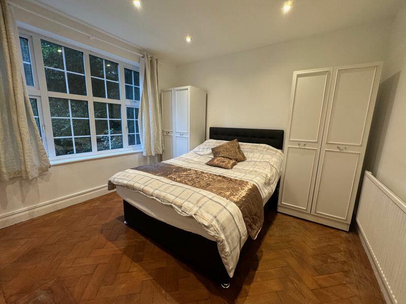 MAIN BEDROOM