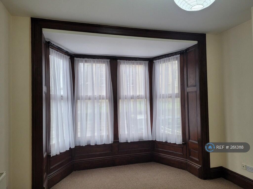 Lounge Bay Window