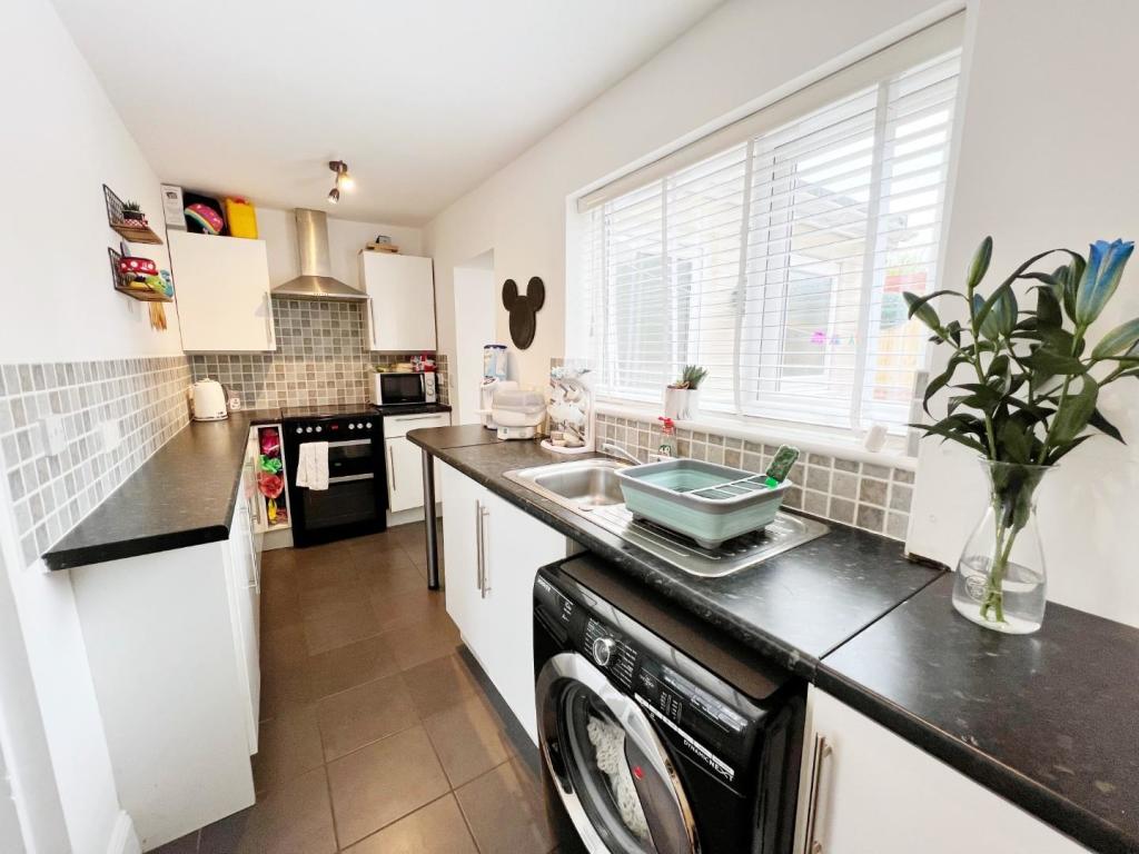 Kitchen 1.jpg